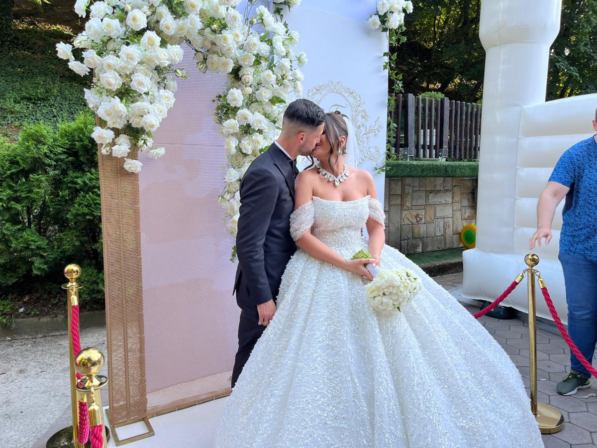 Tamaru Milutinović muž vodi po striptiz barovima