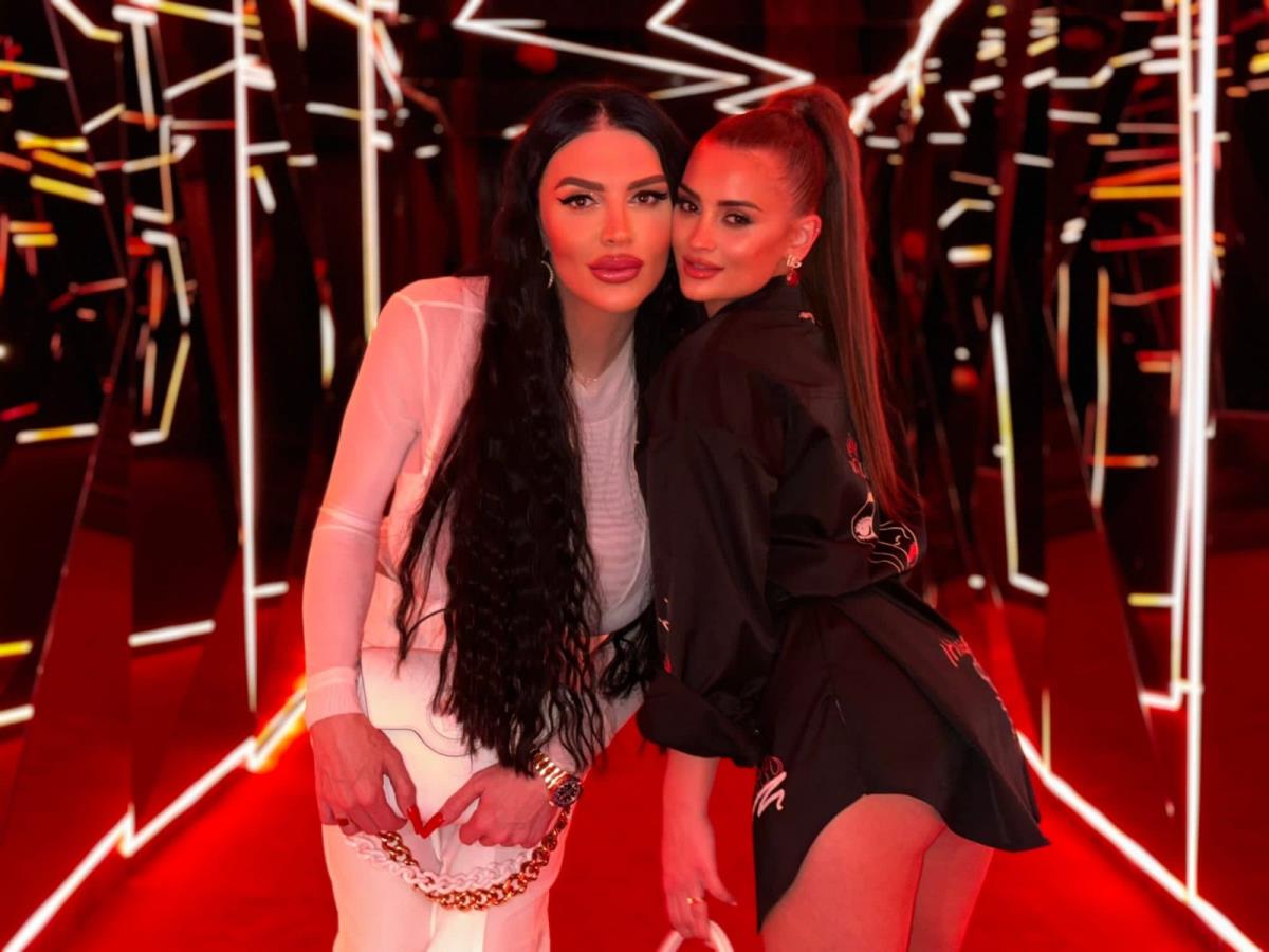 Elektra Elit u provodu sa ćerkom Divom