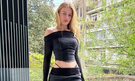 Vera Dijkmans u crnom topu i suknji