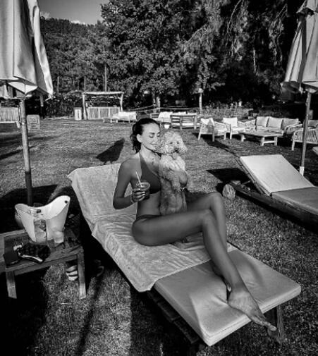 Emina Jahović u toplesu