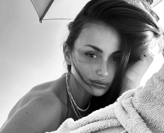 Emina Jahović u toplesu