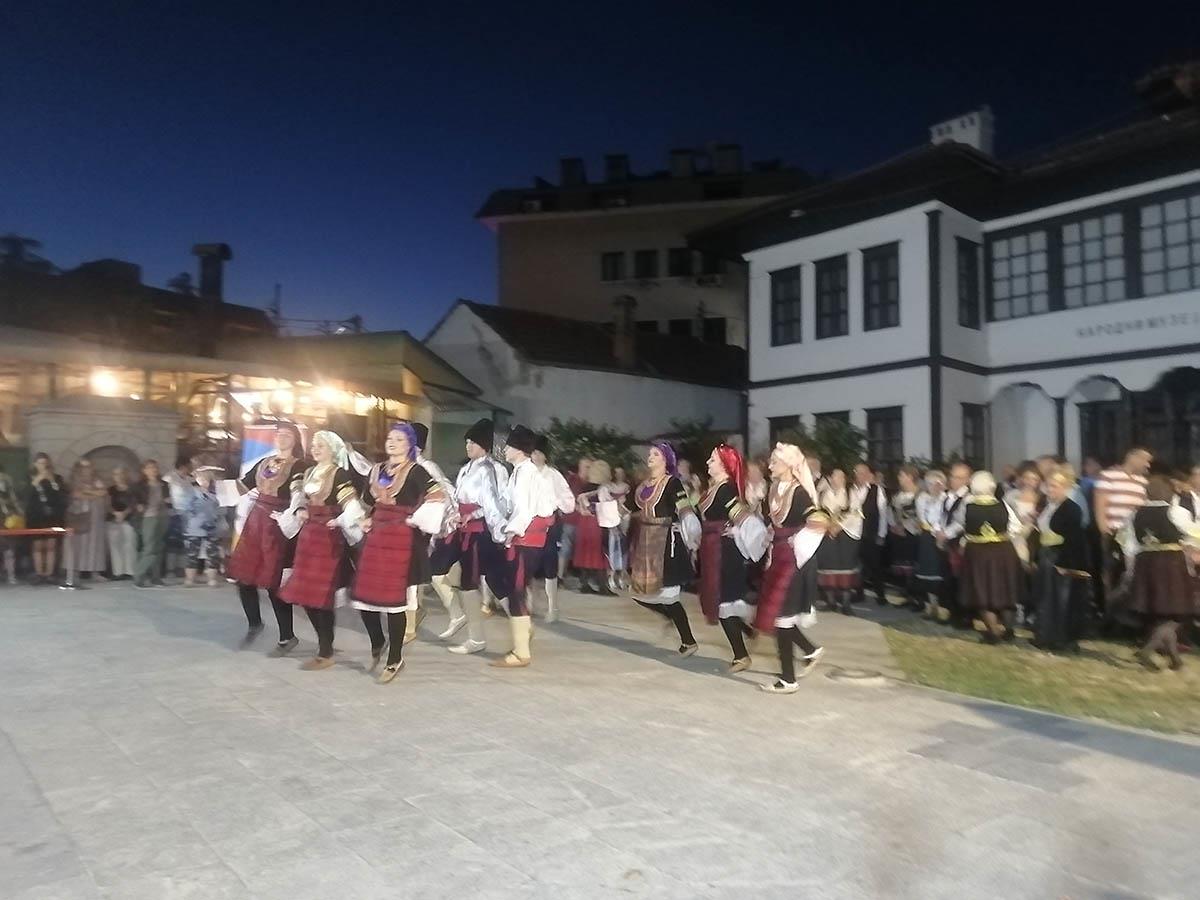 vecefolklora9.jpg