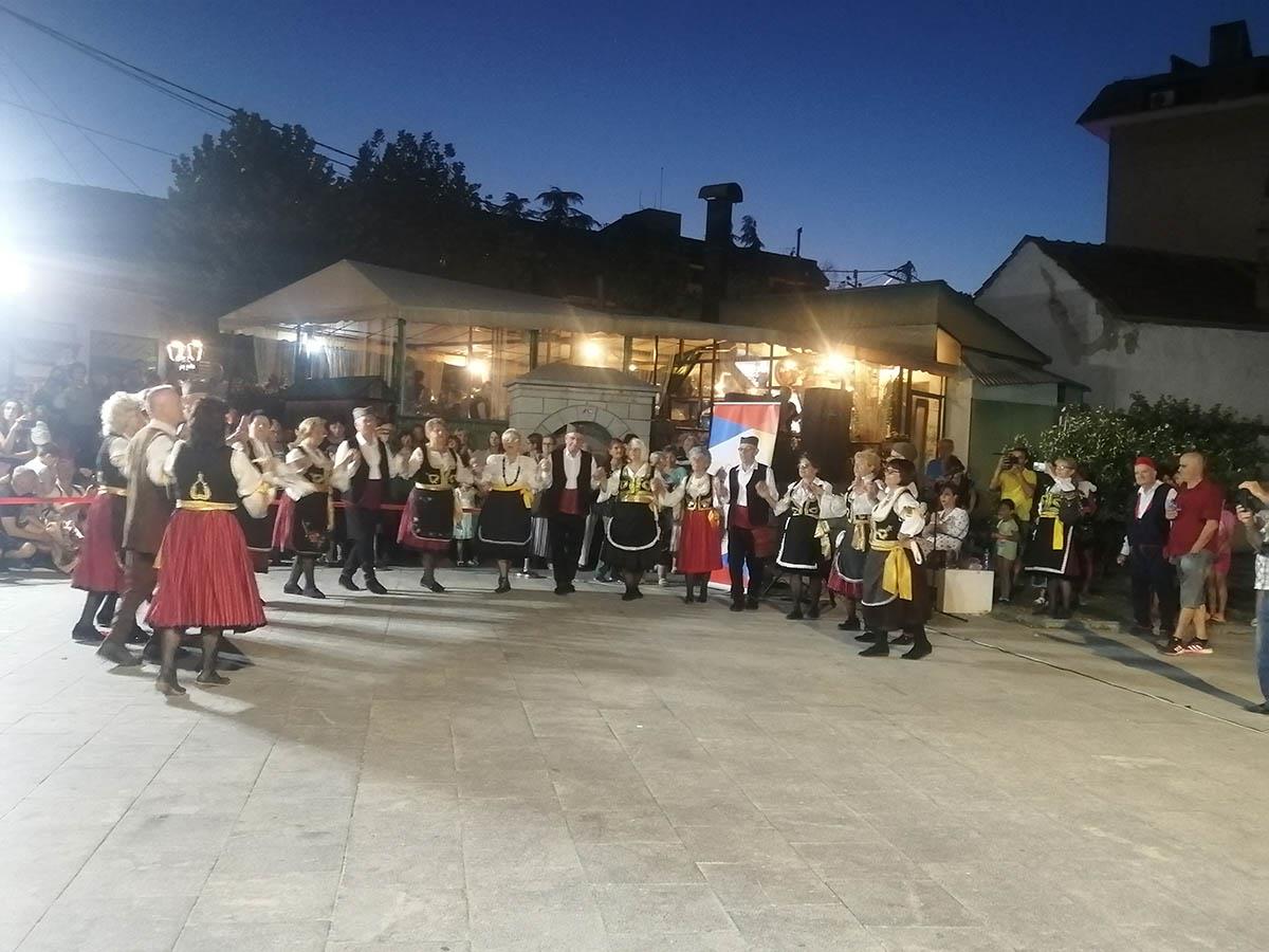 vecefolklora5.jpg