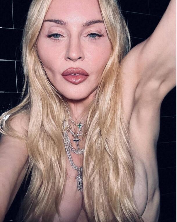 Poznate dame pozirale gole u 2024.