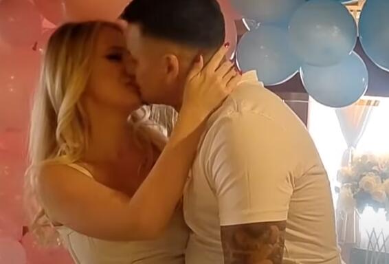 "NE LJUTI SE NA KLOVNA JER SE PONAŠA KAO KLOVN" Starletu je verenik trudnu prevario, pa kukao i plakao, a ona sada poslala poruku