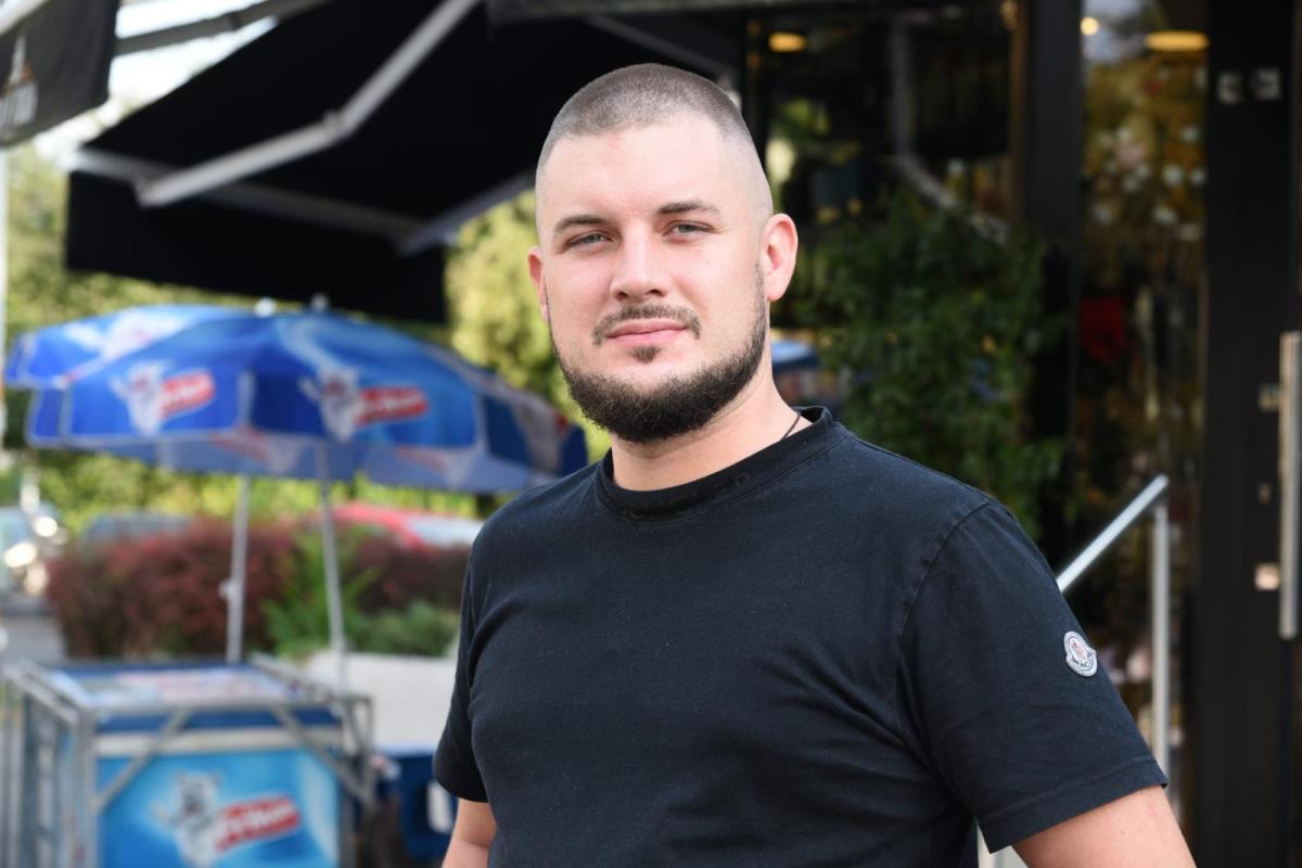 PEVAČ PREVARIO JAVNO SUPRUGU, VERIO LJUBAVNICU, A SAD PUKLA TIKVA! Šokirao sve oglašavanjem: Imali smo rizične odnose, zahtevam da radi test - u panici sam!