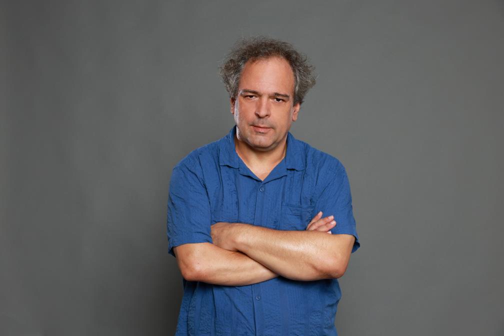 Predrag J. Marković (1965., Beograd),  studirao je i doktorirao istoriju u Beogradu. Usavršavao se na postdoktorskim studijama u Berlinu i Budimpešti. Napisao je više desetina knjiga i stotinak studija pretežno iz društvene istorije i istorije kulture na srpskom, engleskom i nemačkom jeziku. Osim istoriografijom, bavi se i prevođenjem, pisanjem publicističkih tekstova i izradom obrazovnih televizijskih programa. Zaposlenje u Institutu za savremenu istoriju predaje na FMK Singidunum.
