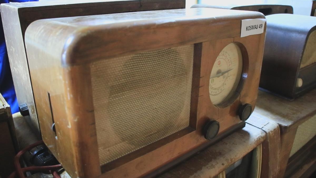 17266682721602071667uzice-drnarevici-kolekcija-radio-prijemnika-fotorina4.jpg