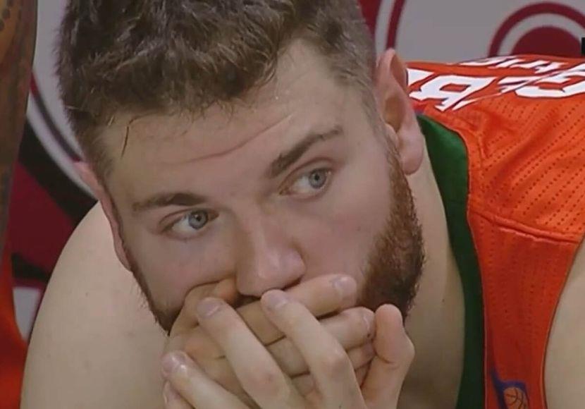 Pogledajte reakcije navijača nakon horor povrede košarkaša