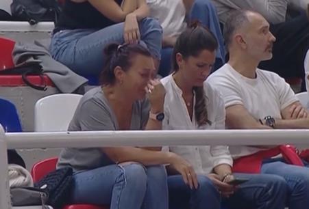 Pogledajte reakcije navijača nakon horor povrede košarkaša