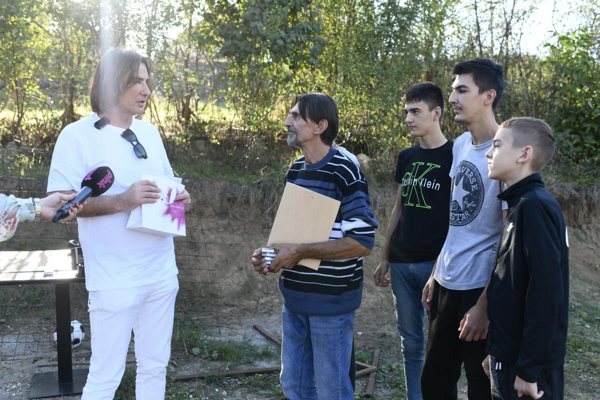 MILION DINARA ZA SAMOHRANOG OCA PETORO DECE! Željko Mitrović pomogao još jednoj ugroženoj porodici