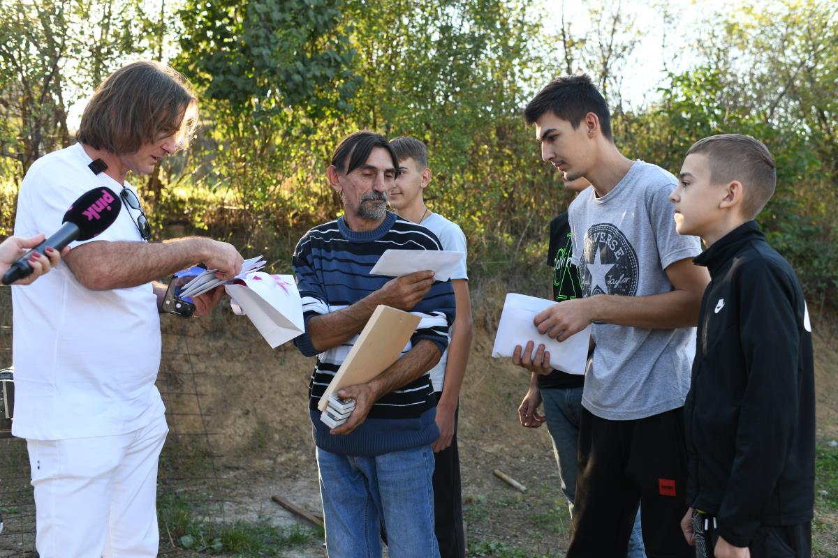 MILION DINARA ZA SAMOHRANOG OCA PETORO DECE! Željko Mitrović pomogao još jednoj ugroženoj porodici