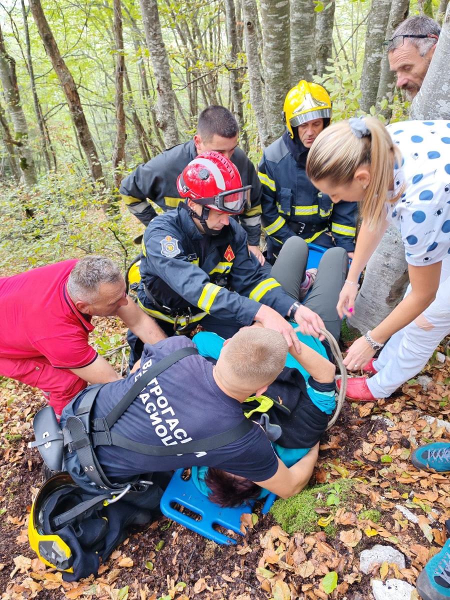 1727279910Ivanjica-spasavanje-žena-fotorina3.JPG