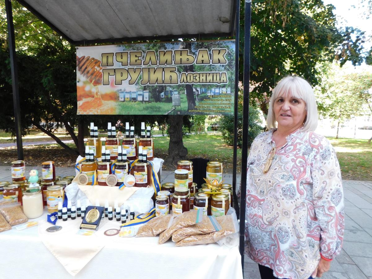 LOZNICA - Olga Grujić na Sajmu meda.JPG
