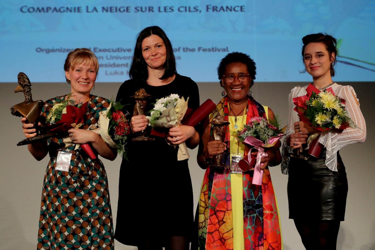 Svečano zatvaranje Međunarodnog festivala pozorišta za decu Subotica - dobitnice nagrada, foto Atila Kovač(1).jpg