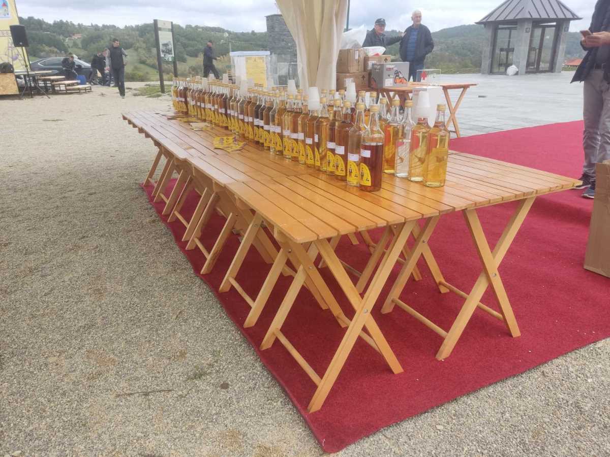 Sajam domaće rakije održan u zlatiborskom selu 
