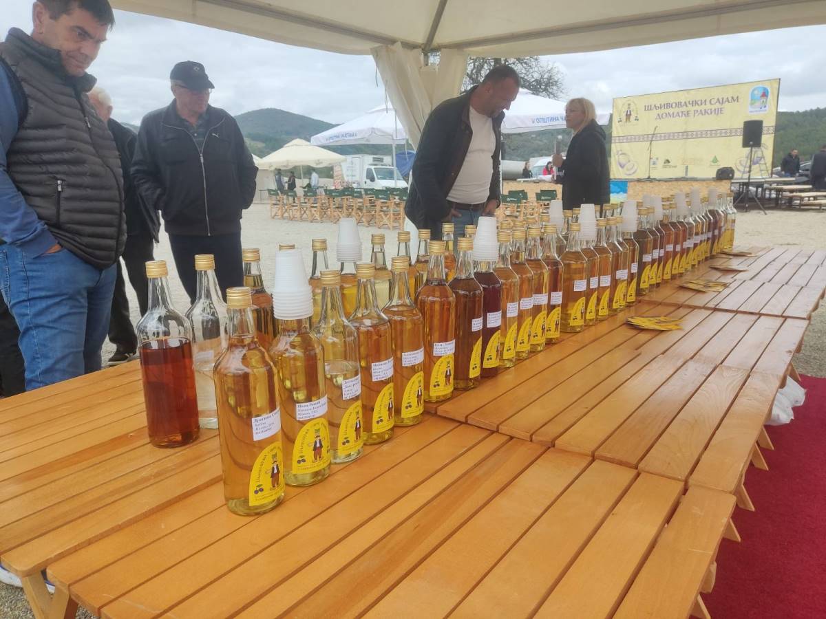 Sajam domaće rakije održan u zlatiborskom selu 