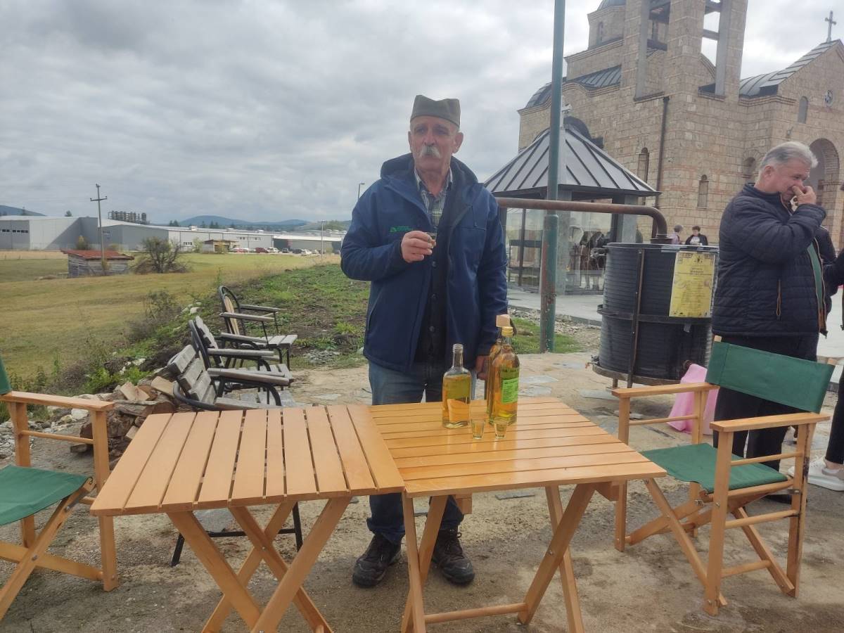 Sajam domaće rakije održan u zlatiborskom selu 