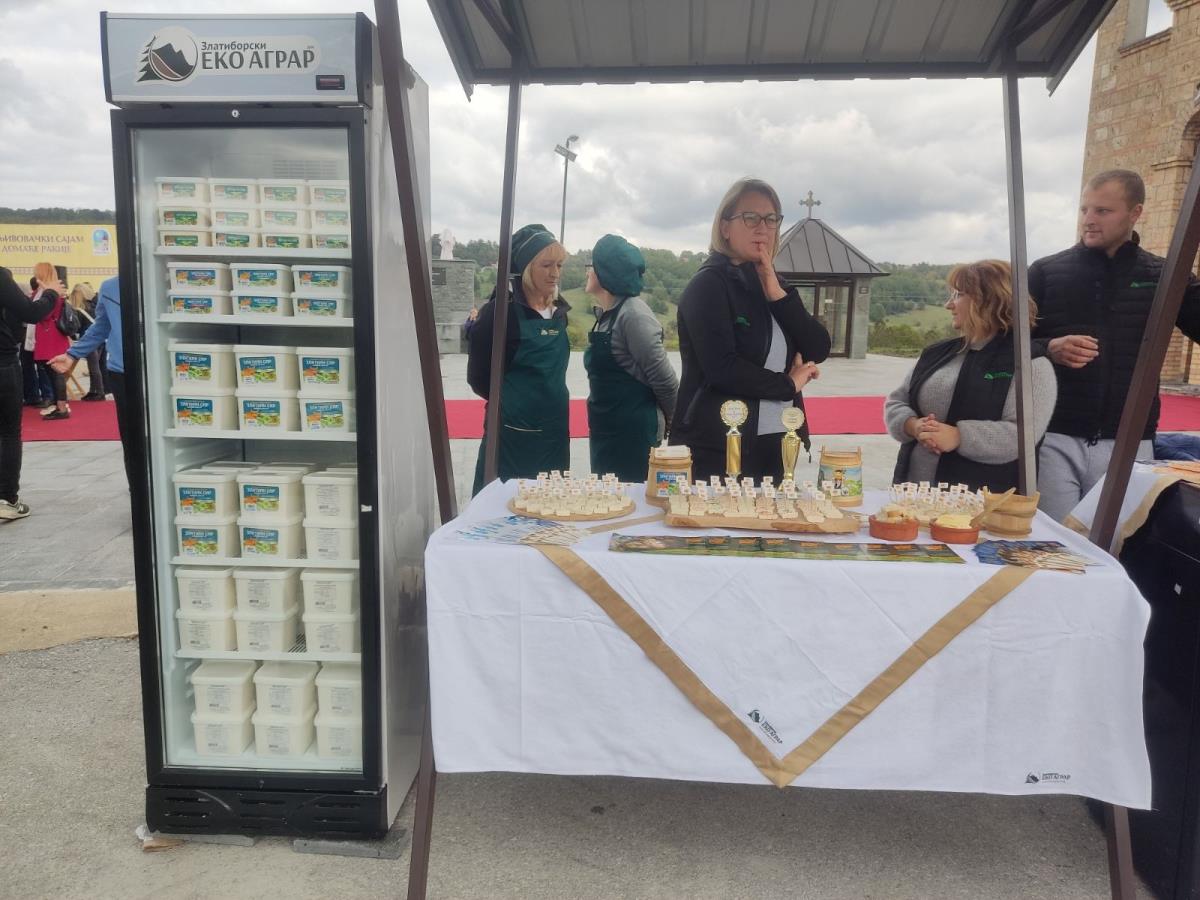 Sajam domaće rakije održan u zlatiborskom selu 