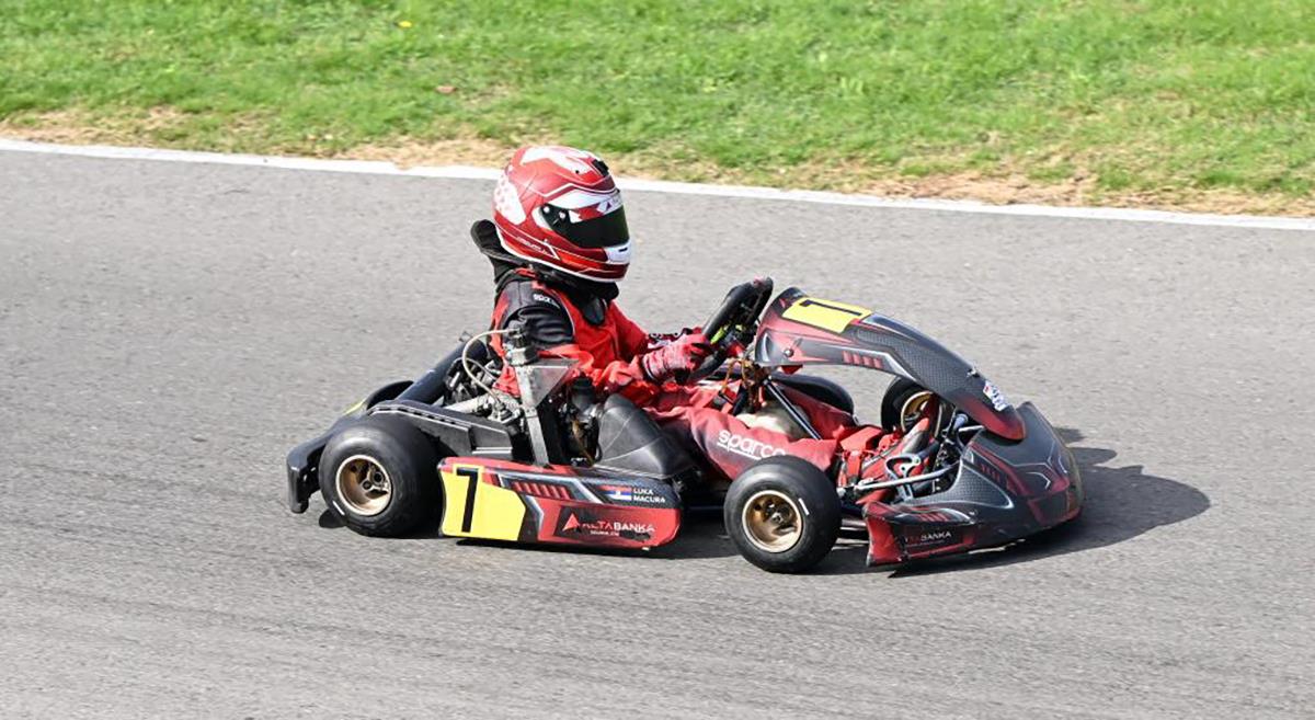 Novi šampion Srbije u kartingu: Luka Macura za krug ispred svih