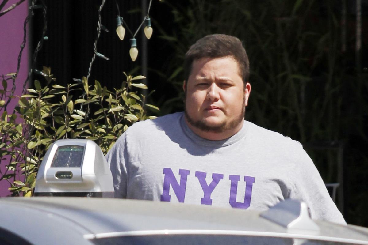 Čez Bono kraj kola na ulici