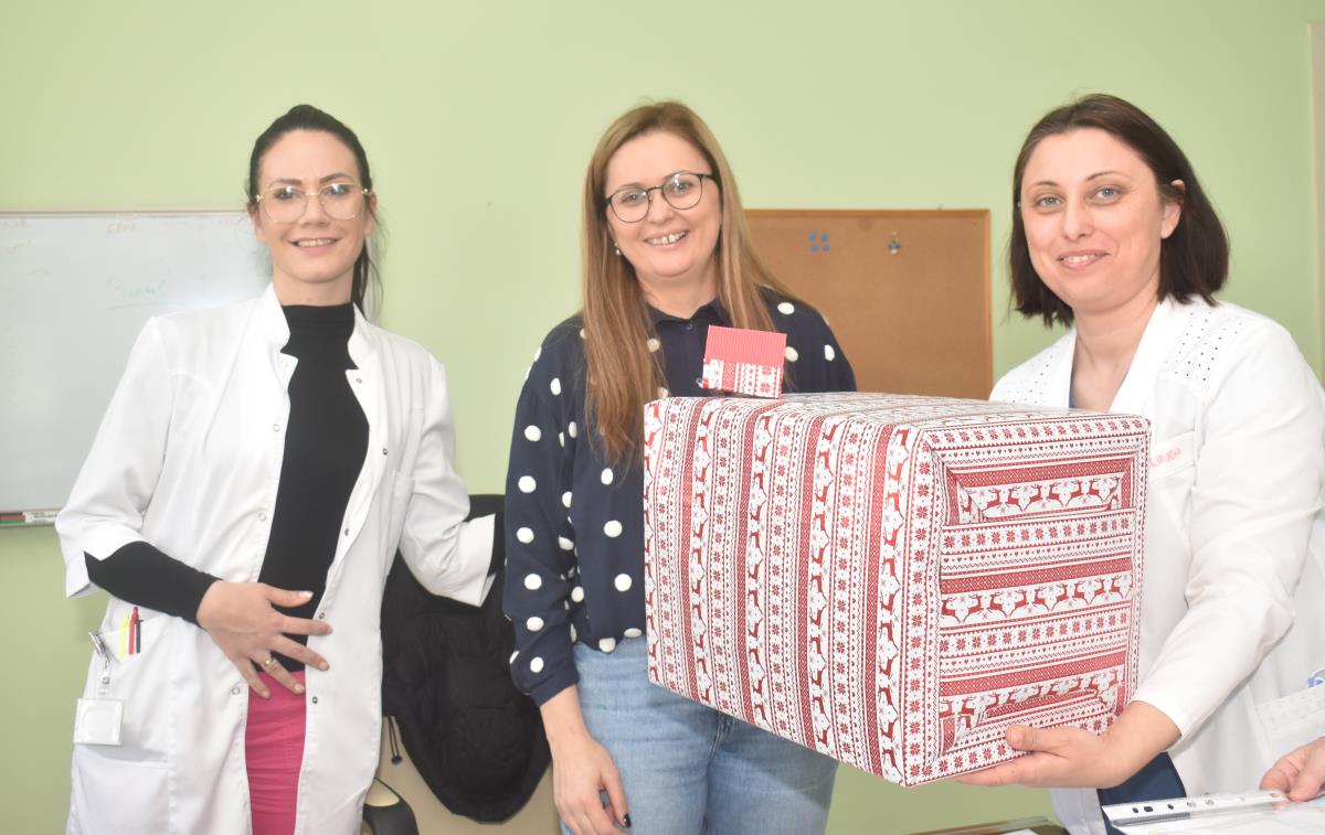 Jedna od ranijih školskih donacija foto s.u..JPG