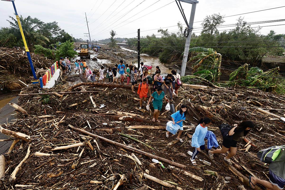 Filipini poplaveFRANCIS R. MALASIG.jpg