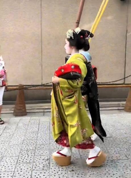 Srpkinja u Tokiju snimila šta devojke nose na ulicama