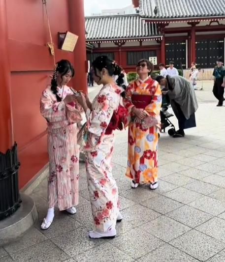 Srpkinja u Tokiju snimila šta devojke nose na ulicama