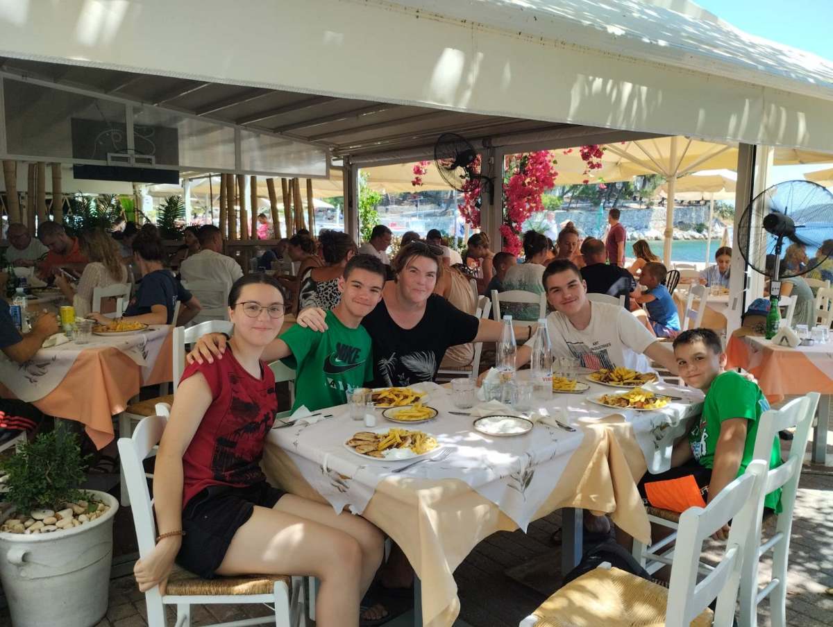 jelena hadzi puric i deca privatna arhiva.jpg