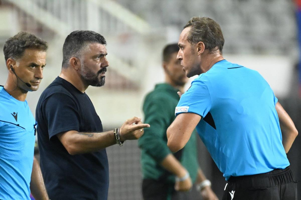 Đenaro Gatuzo šamarao fudbalere