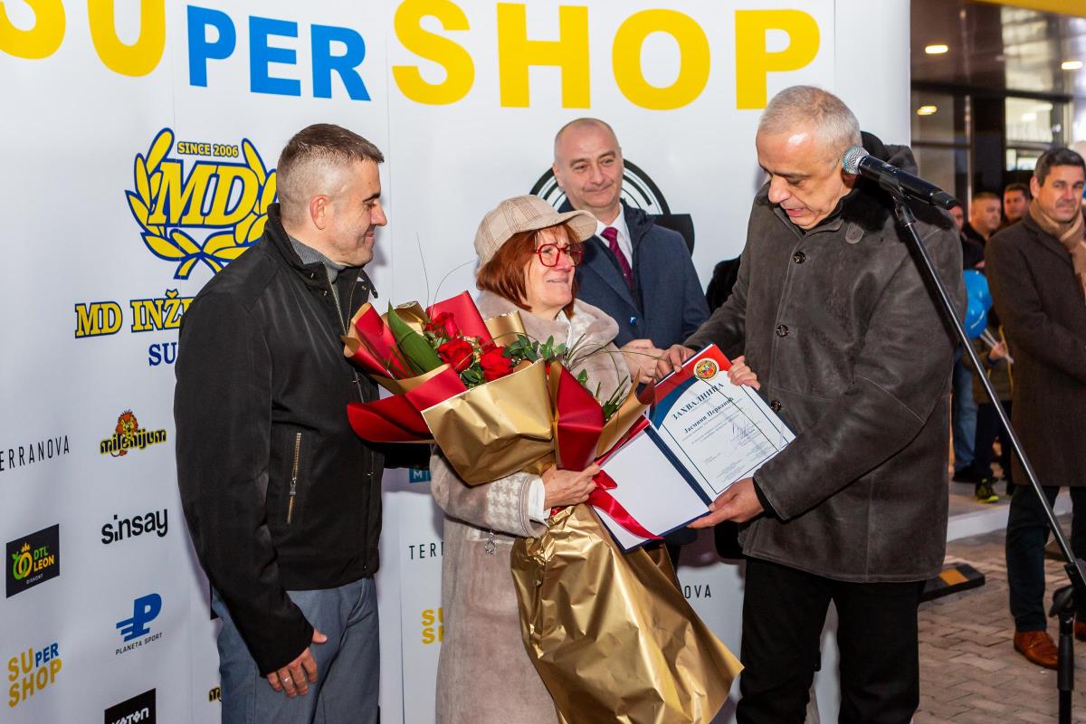 12 11 2024 SUPER SHOP (14).jpg