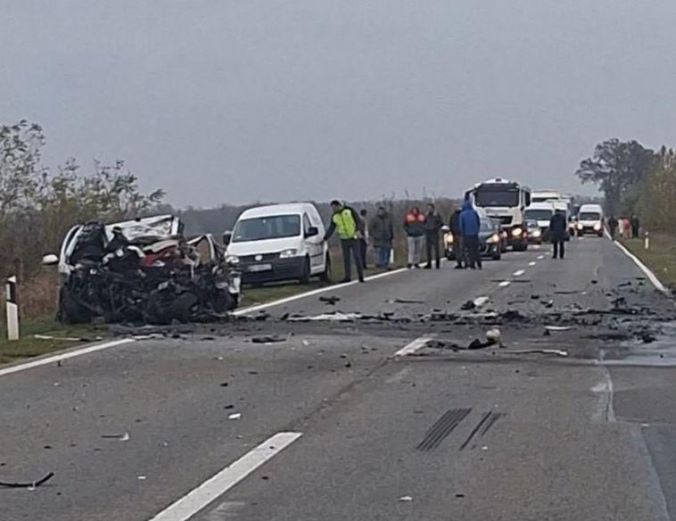 2024-11-15 07_02_18-192.RS _ Fotografija potpuno smrskanog vozila nakon stravične nezgode kod Uljme .jpg