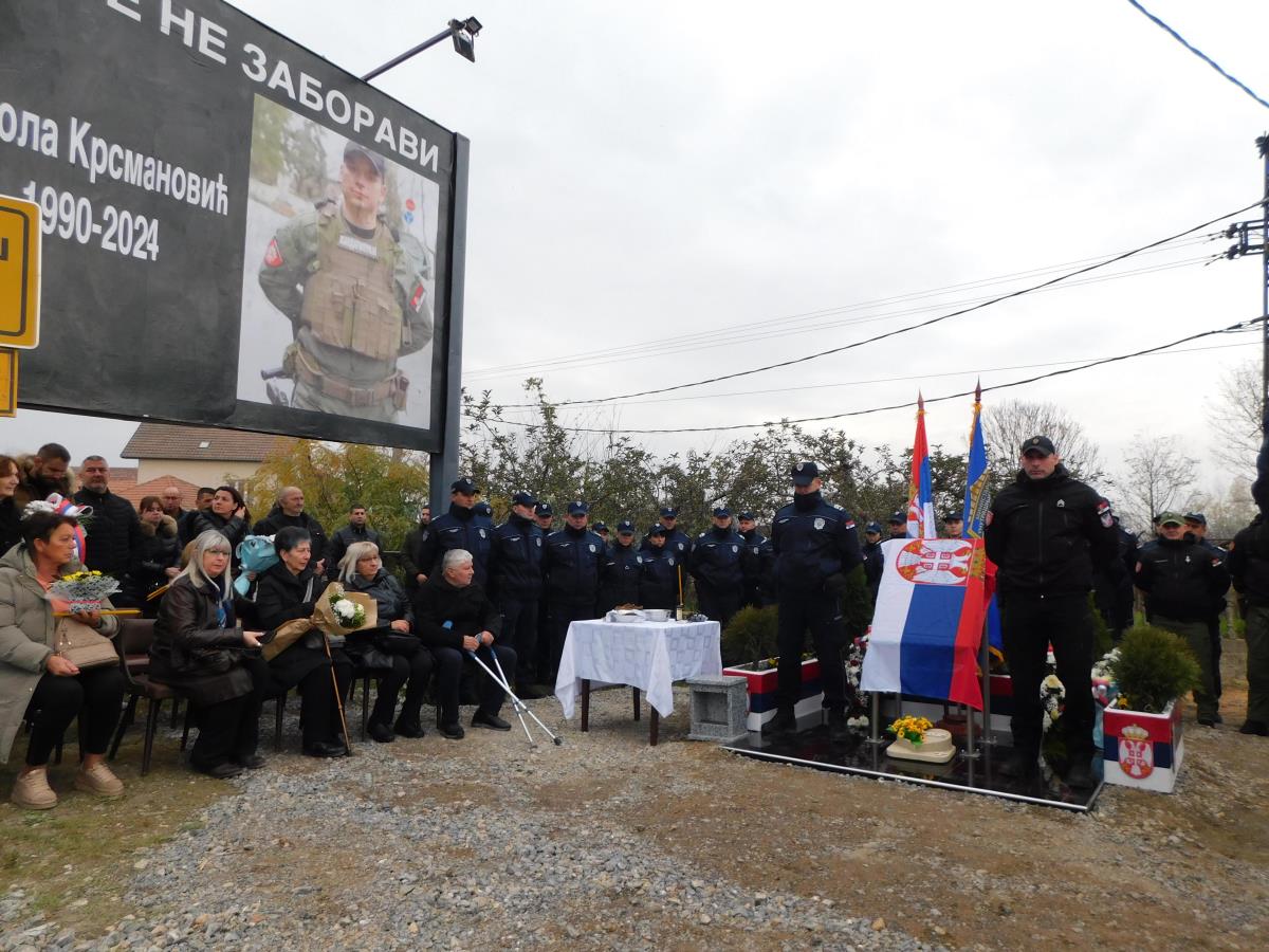 LOZNICA -Na mestu ubistva policajca.JPG