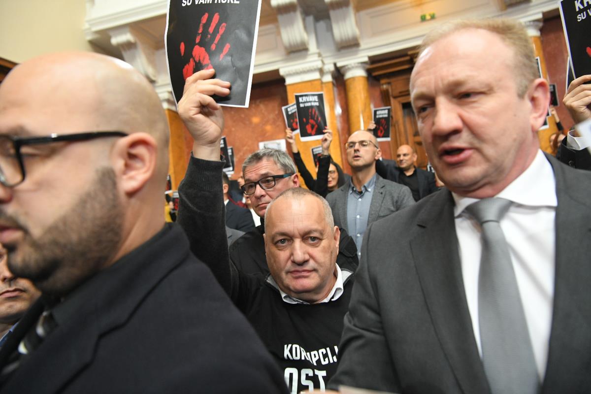 Tuca opozicija skupstina Srbije, foto ATAimages (3).JPG