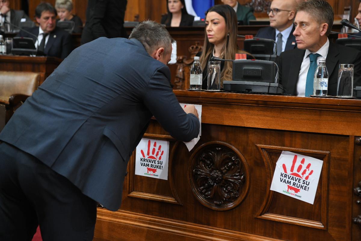 Tuca opozicija skupstina Srbije, foto ATAimages (4).JPG