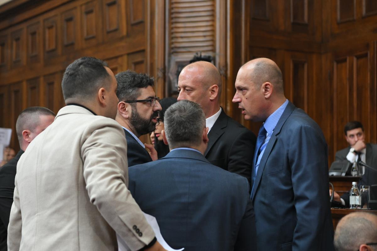 Tuca opozicija skupstina Srbije, foto ATAimages (5).JPG