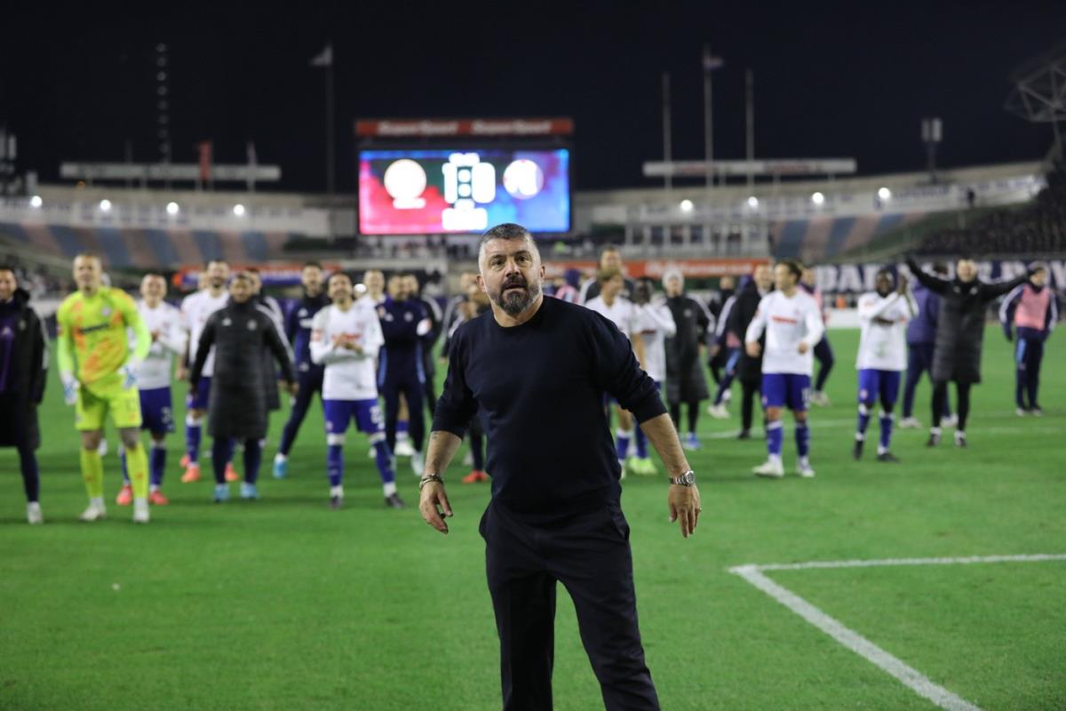 Đenaro Gatuzo šamarao fudbalere