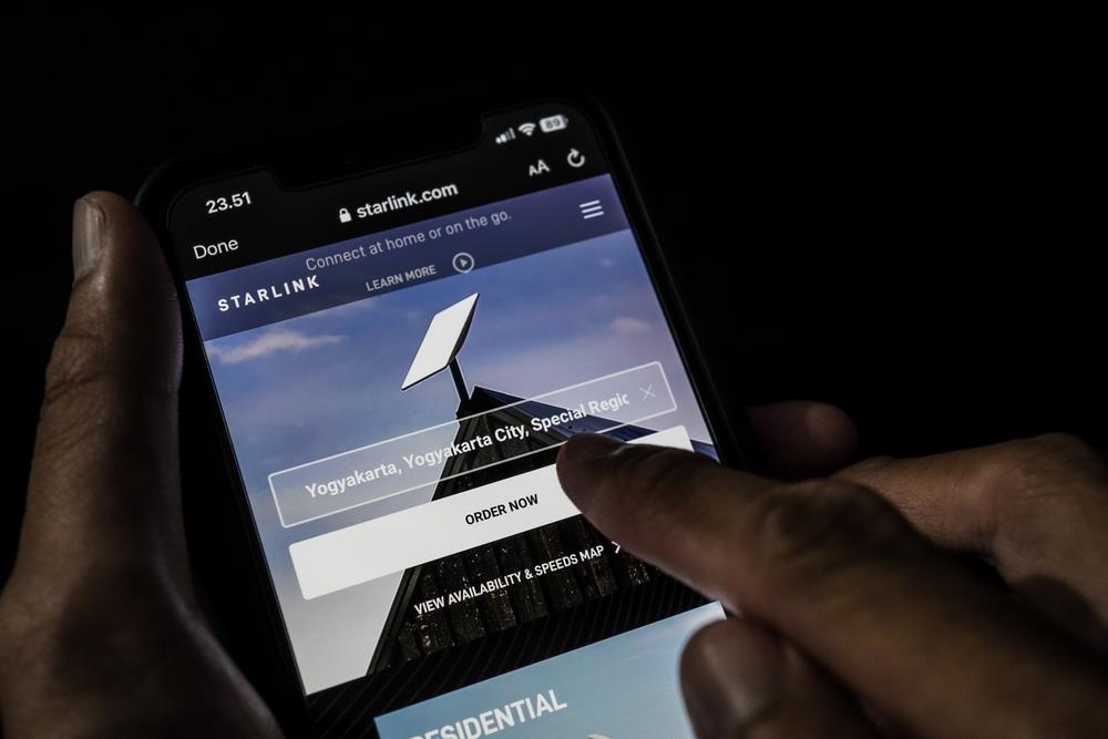 shutterstock_Starlink (3).jpg