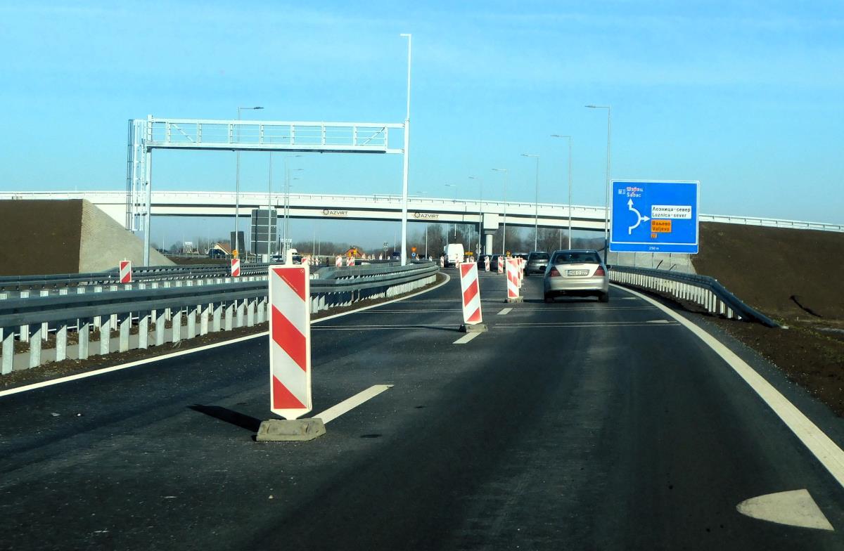 LOZNICA - Pred kružni tok u Lozničkom Polju.JPG