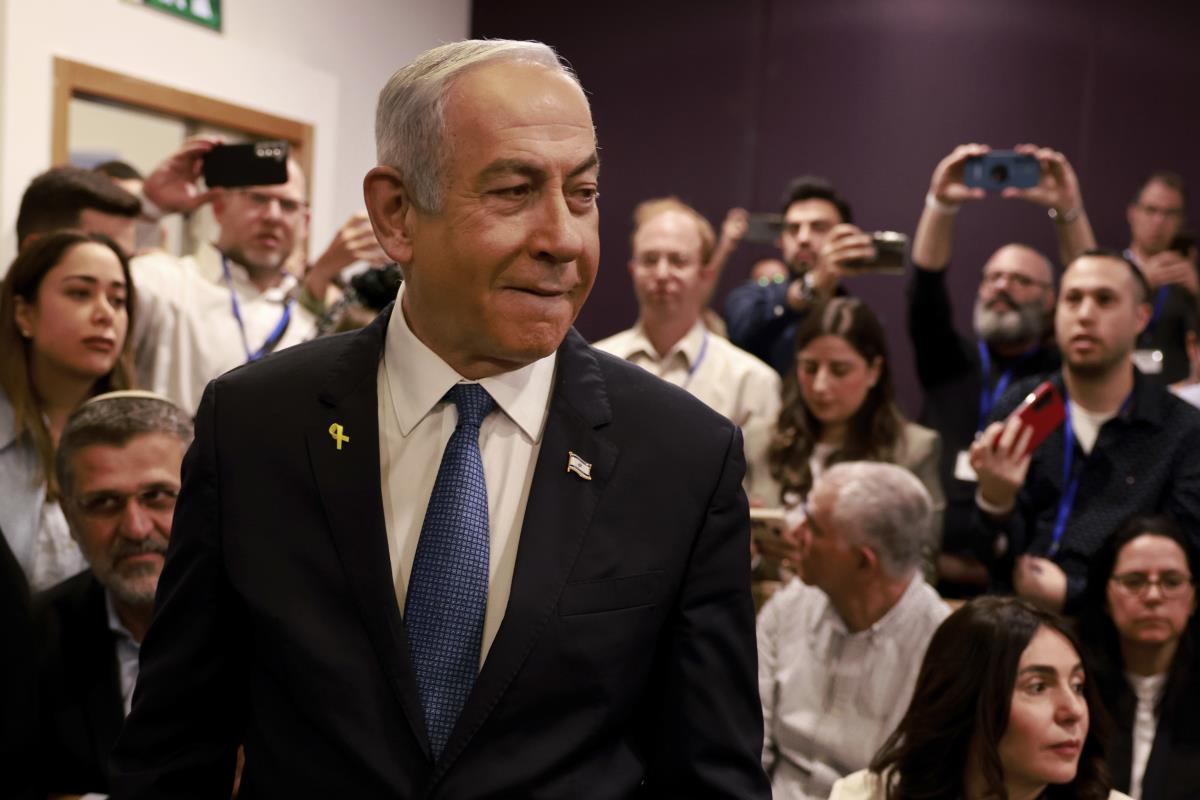 101 AP Menahem Kahana.jpg