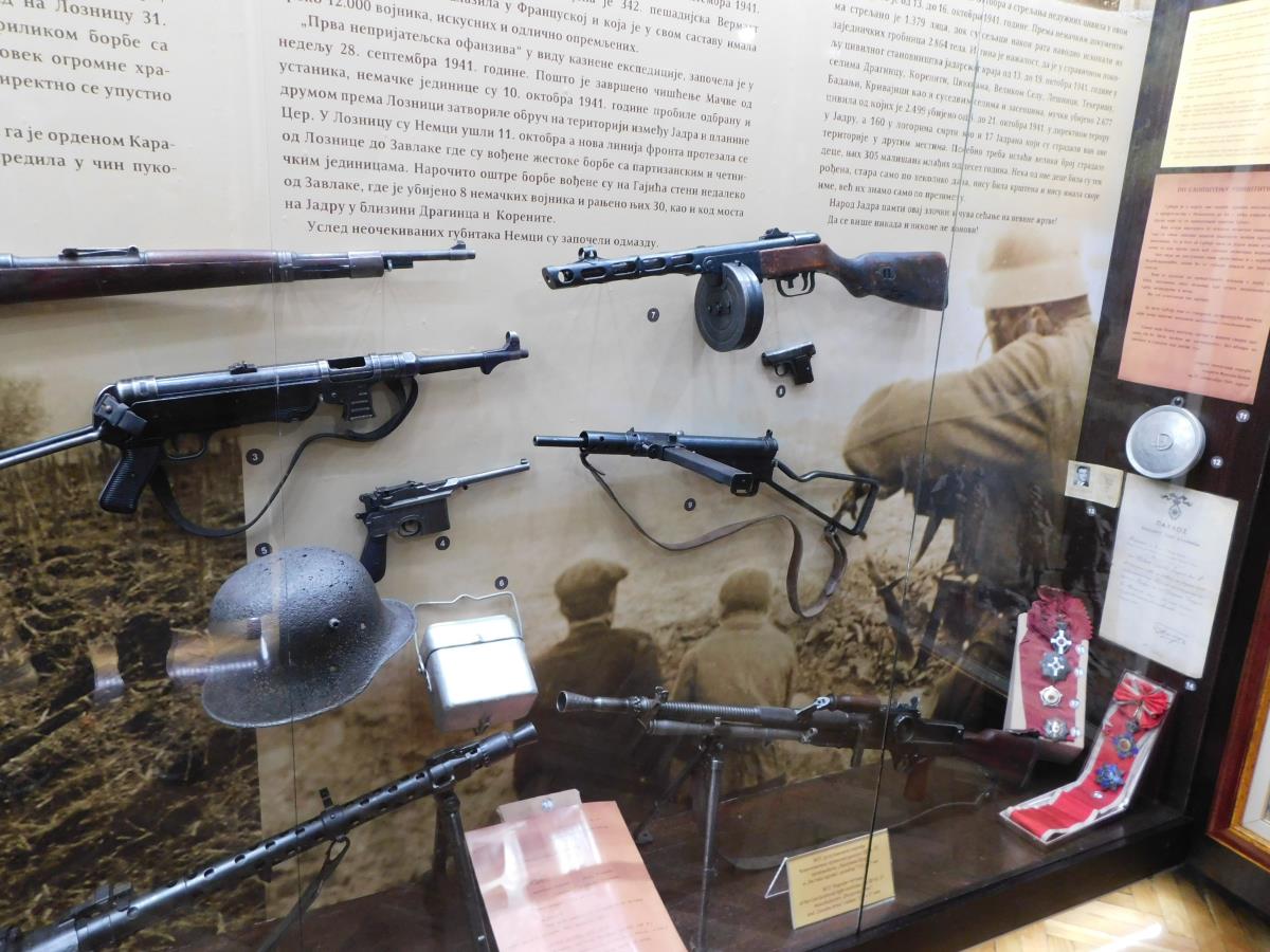 LOZNICA - Deo postavke.JPG