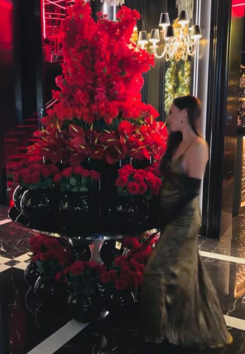 Marija Egelja sa stomakom do zuba u miniću