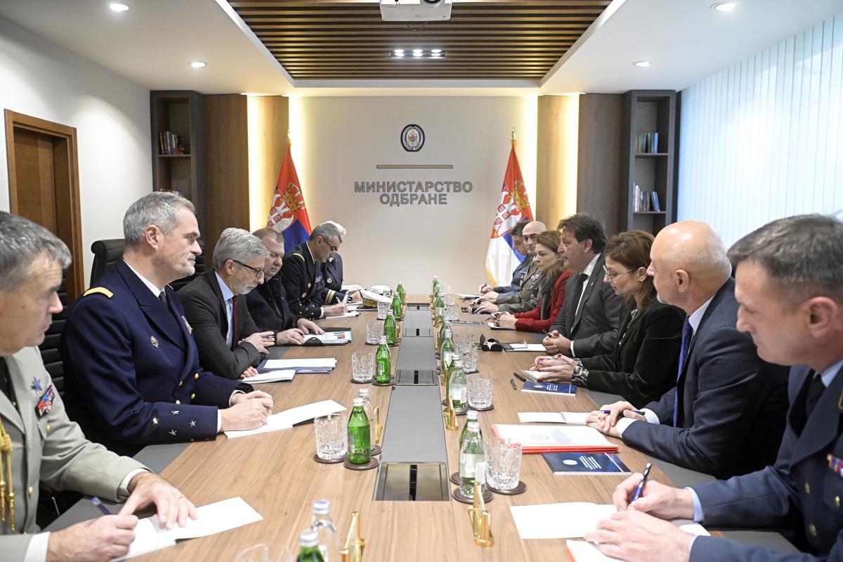 Bratislav Gašić sa  direktorom Generalne direkcije za naoružanje Ministarstva vojske Francuske (1).jpg