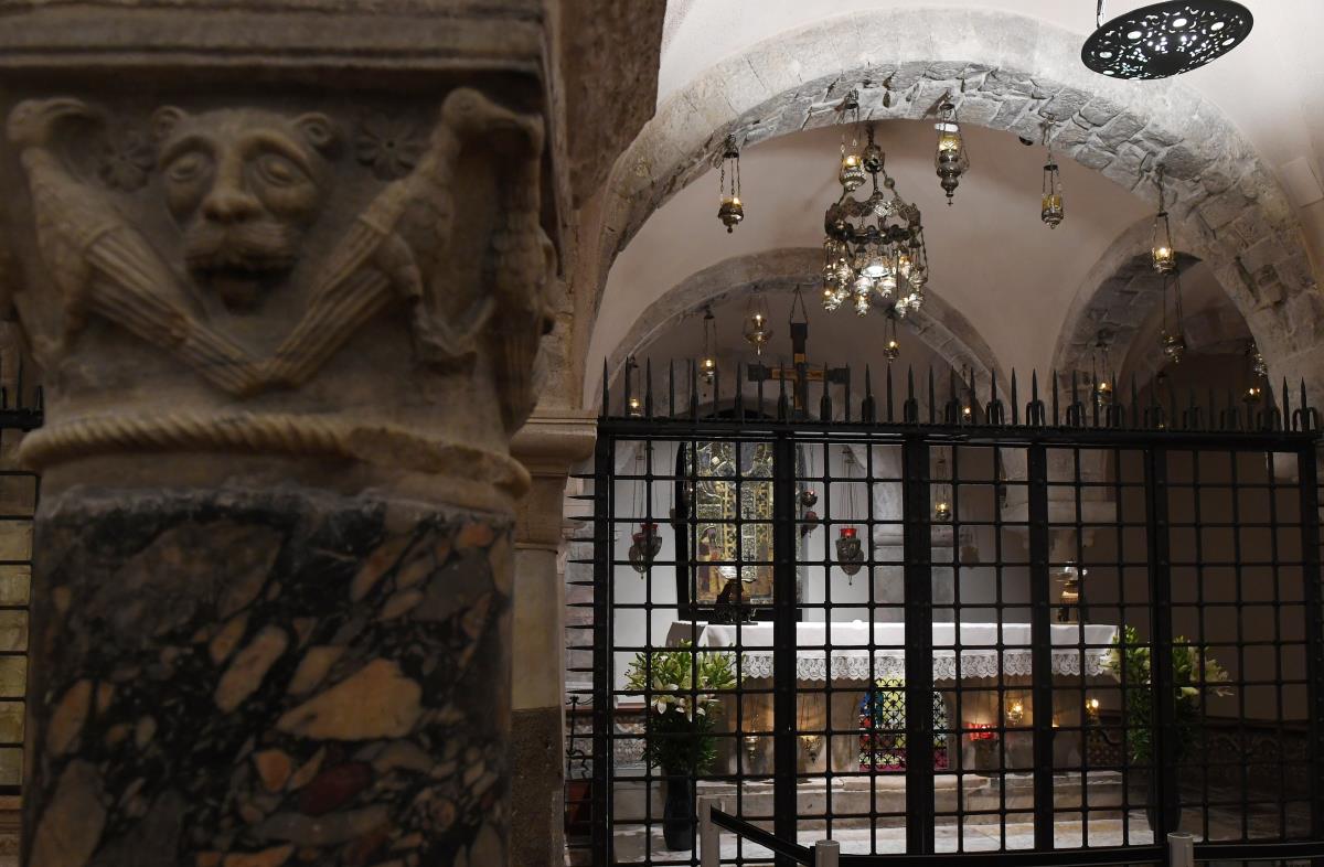 Grob Svetog Nikole u crkvi u Bariju