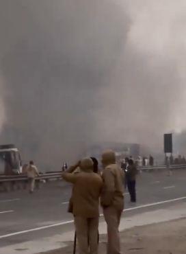 2024-12-20 11_25_58-Sputnik Brasil on X_ _🔥🇮🇳 Pelo menos 6 pessoas morrem em incêndio após colisã.jpg