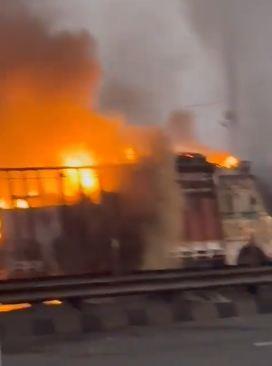 2024-12-20 11_25_52-Sputnik Brasil on X_ _🔥🇮🇳 Pelo menos 6 pessoas morrem em incêndio após colisã.jpg