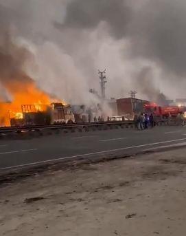 2024-12-20 11_25_43-Sputnik Brasil on X_ _🔥🇮🇳 Pelo menos 6 pessoas morrem em incêndio após colisã.jpg