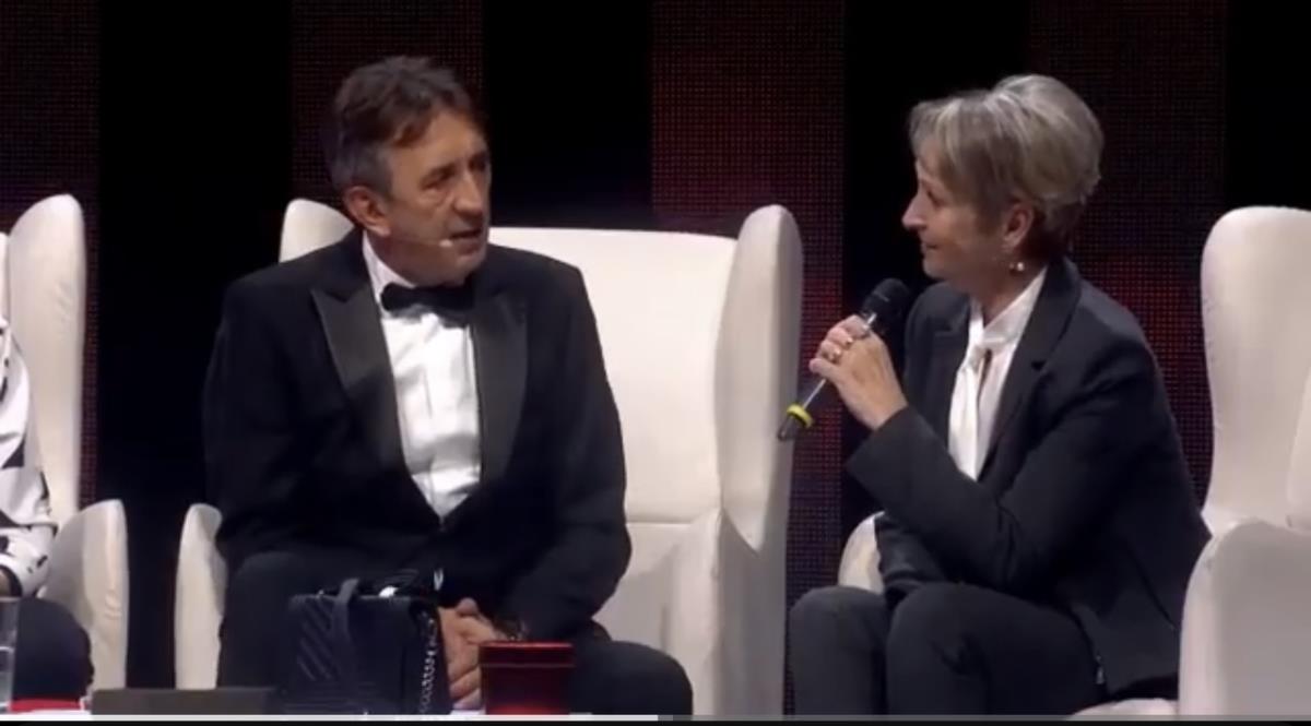 Žena Bekijevog brata došla u studio da ga podrži.jpg