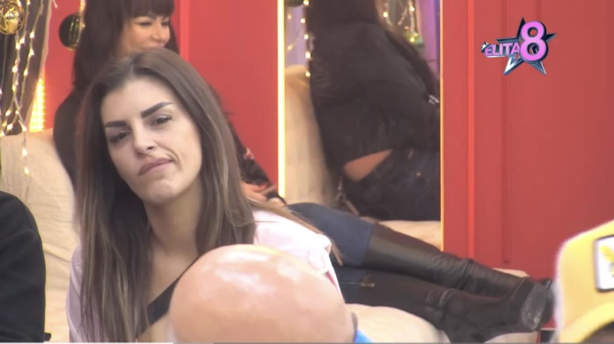 Ena Čolić pati zbog raskida sa malim Pejom.jpg